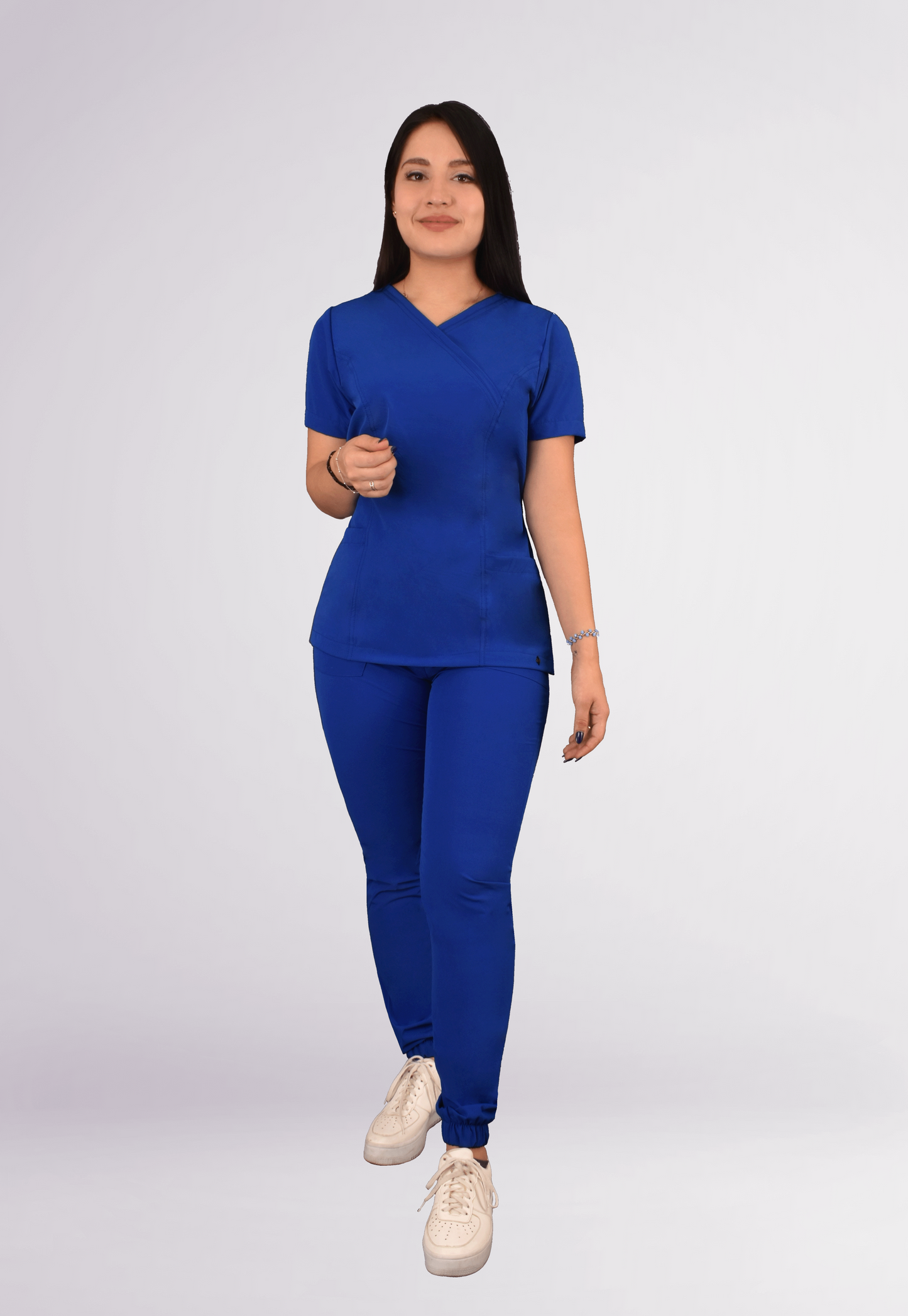 CONJUNTO QUIRURGICO ANTIFLUIDOS COLOR AZUL REY MUJER