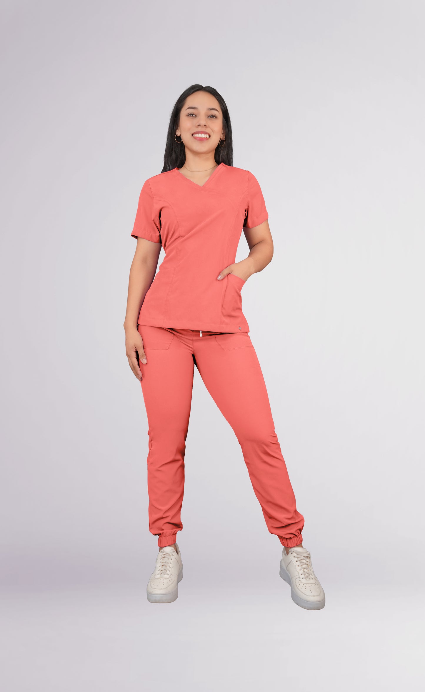 CONJUNTO QUIRURGICO ANTIFLUIDOS COLOR SALMON MUJER