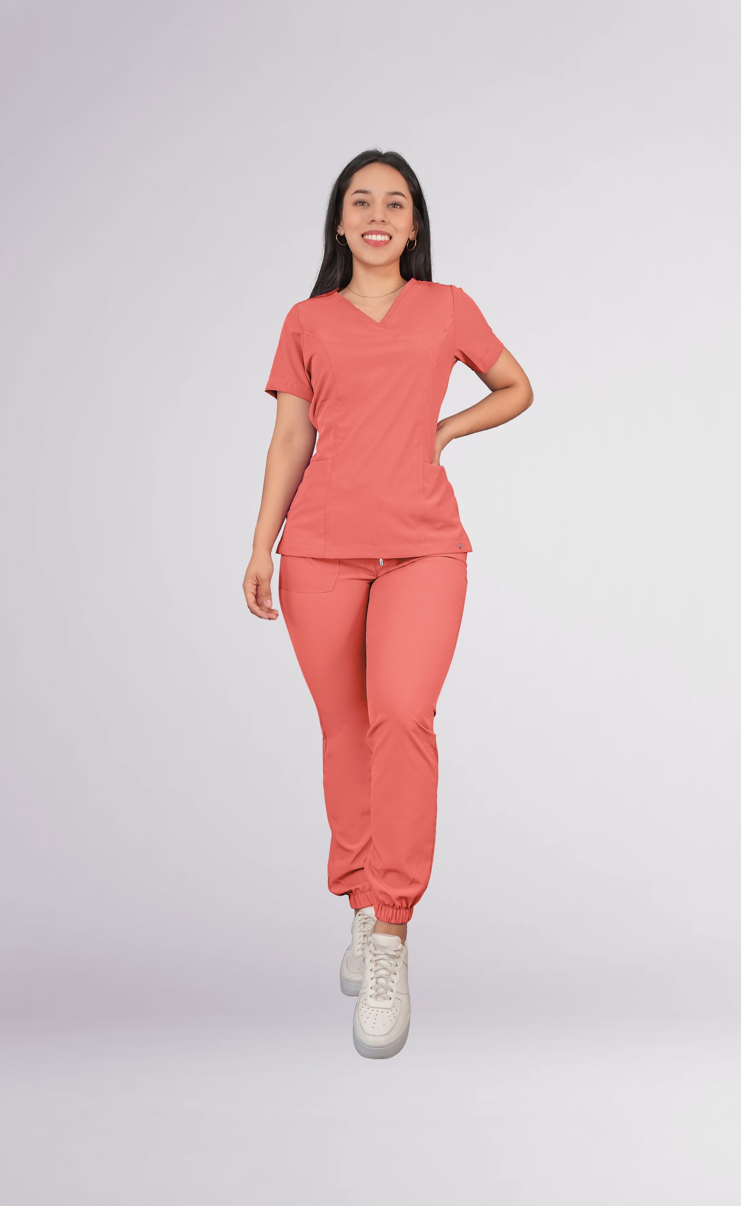 CONJUNTO QUIRURGICO ANTIFLUIDOS COLOR SALMON MUJER