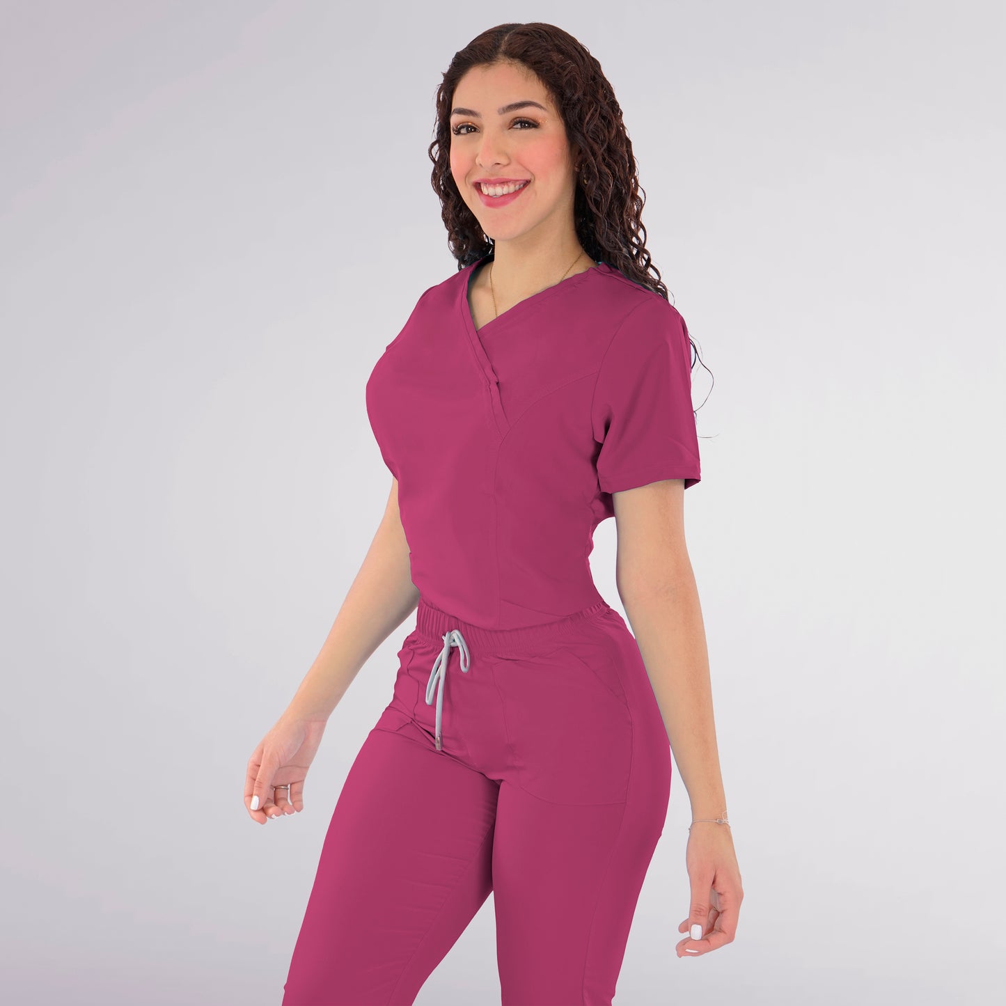 CONJUNTO QUIRURGICO ANTIFLUIDOS COLOR MAGENTA MUJER