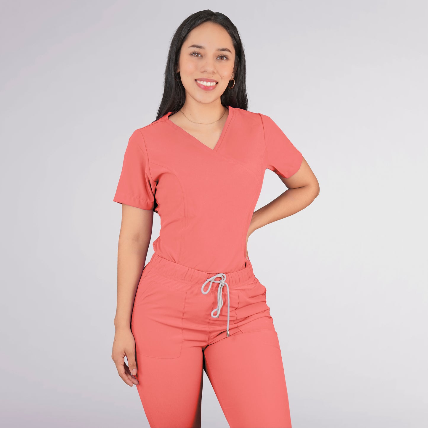 CONJUNTO QUIRURGICO ANTIFLUIDOS COLOR SALMON MUJER