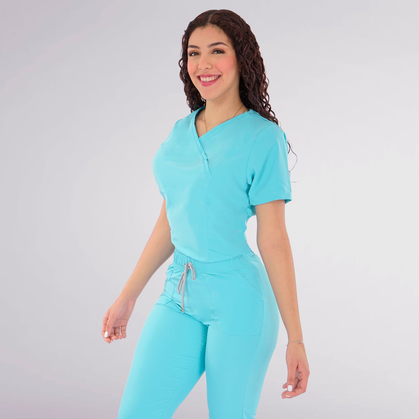 CONJUNTO QUIRURGICO ANTIFLUIDOS COLOR AQUA MUJER