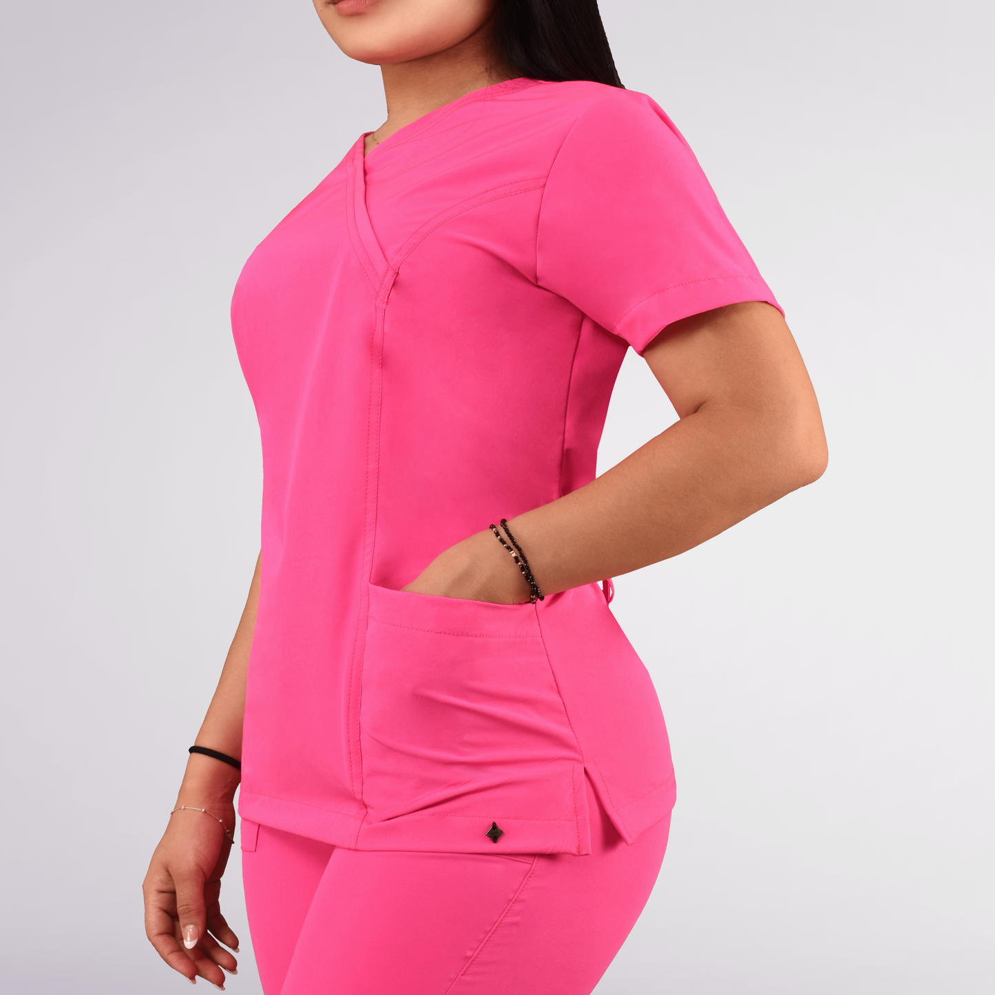 CONJUNTO QUIRURGICO ANTIFLUIDOS COLOR ROSA FLAMINGO MUJER