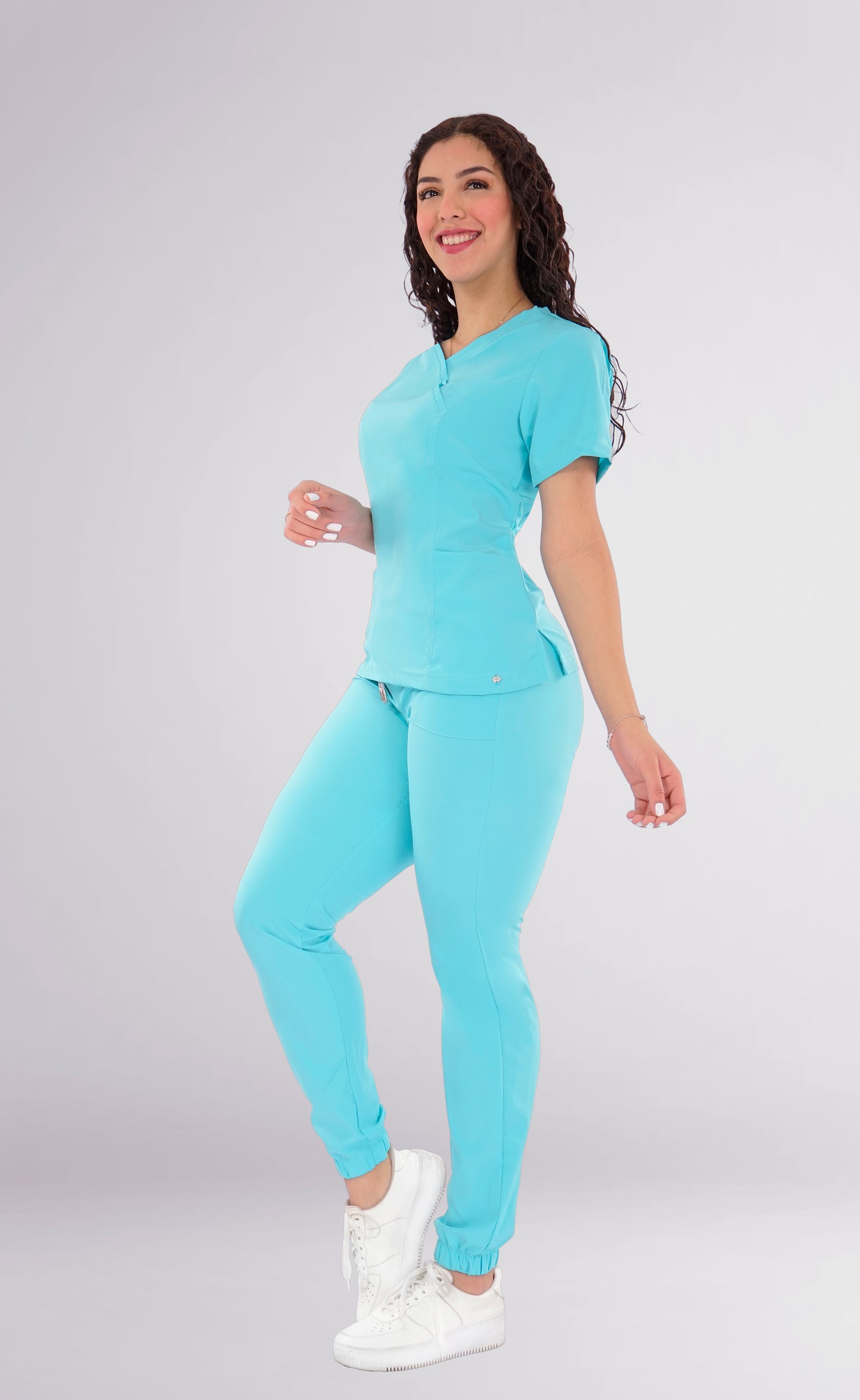 CONJUNTO QUIRURGICO ANTIFLUIDOS COLOR AQUA MUJER