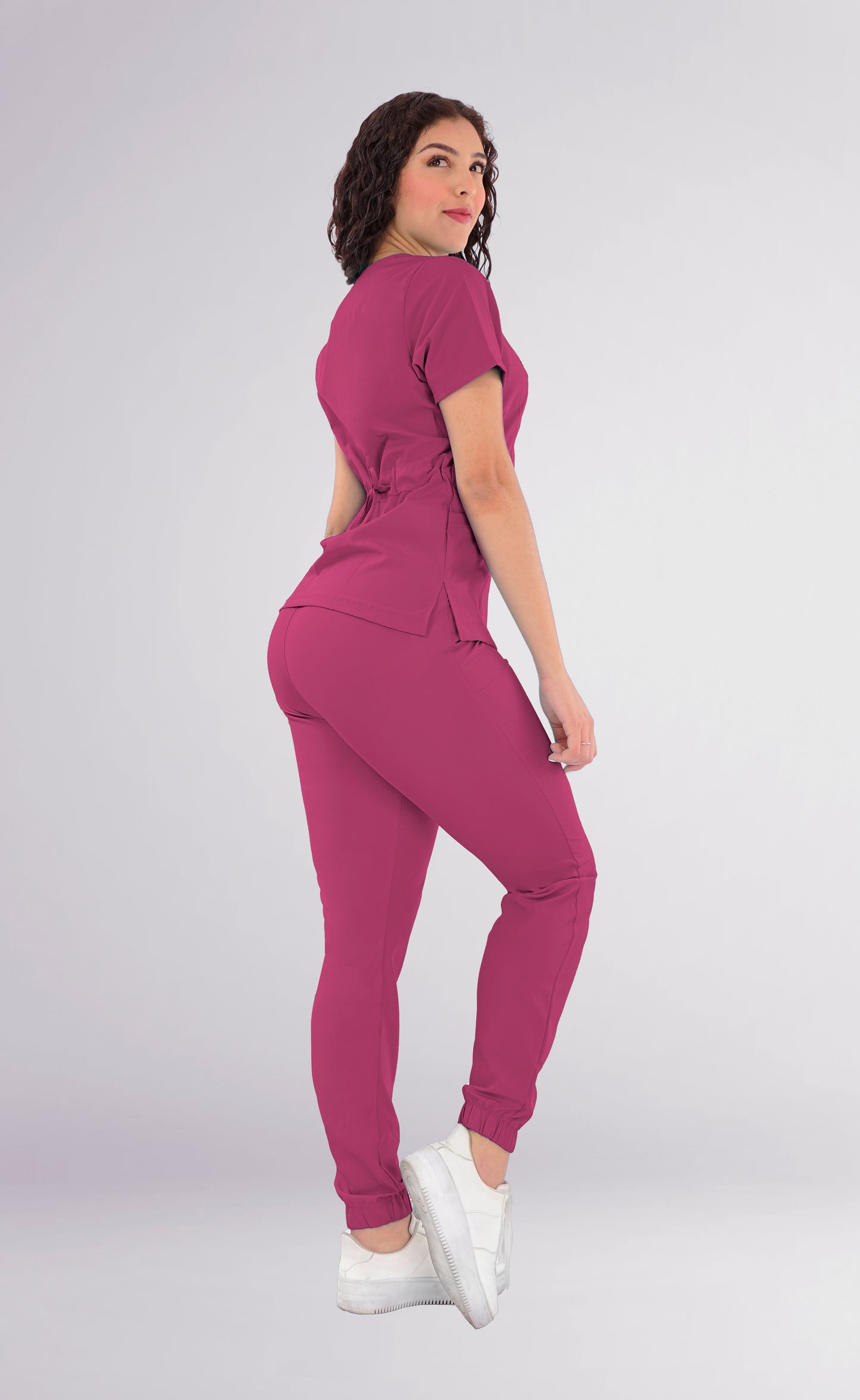 CONJUNTO QUIRURGICO ANTIFLUIDOS COLOR MAGENTA MUJER